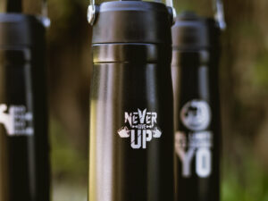 BOTELLA DE ACERO 650 ML -NEVER GIVE UP-